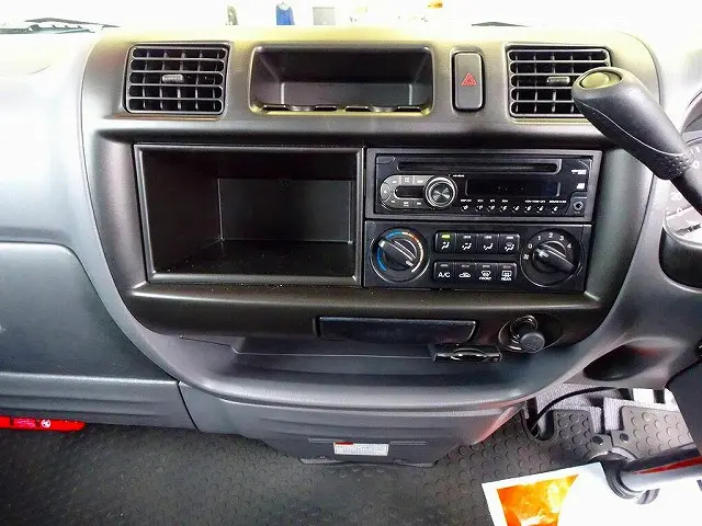 AC PS PW SRS ABS 集中ドアロック 左ミラー電動角度調整 CD AM/FMラジオ ETC リアガラス熱線 間仕切りビニールカーテン付 プライバシーガラス|マツダ ボンゴバン ABF-SKP2M(4WD)の写真10