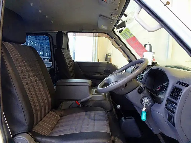 AC　PS　PW　SRS　ABS　キーレス　左ミラー電動角度調整　社外ポータブルナビ/バックカメラ連動/ワンセグTV(CN-G1300VD)　ETC　バックモニター　ドライブレコーダー|マツダ ボンゴバン DBF-SLP2M(4WD)の写真6