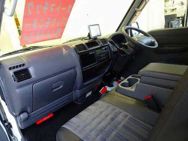 AC　PS　PW　SRS　ABS　キーレス　左ミラー電動角度調整　社外ポータブルナビ/バックカメラ連動/ワンセグTV(CN-G1300VD)　ETC　バックモニター　ドライブレコーダー|マツダ ボンゴバン DBF-SLP2M(4WD)の写真7