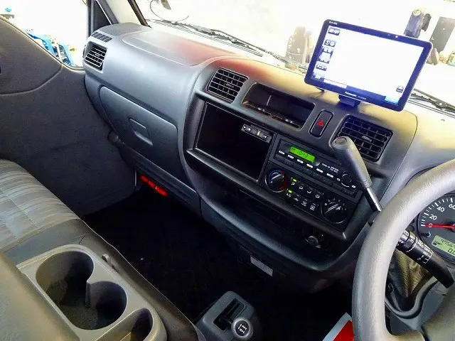 AC　PS　PW　SRS　ABS　キーレス　左ミラー電動角度調整　社外ポータブルナビ/バックカメラ連動/ワンセグTV(CN-G1300VD)　ETC　バックモニター　ドライブレコーダー|マツダ ボンゴバン DBF-SLP2M(4WD)の写真9