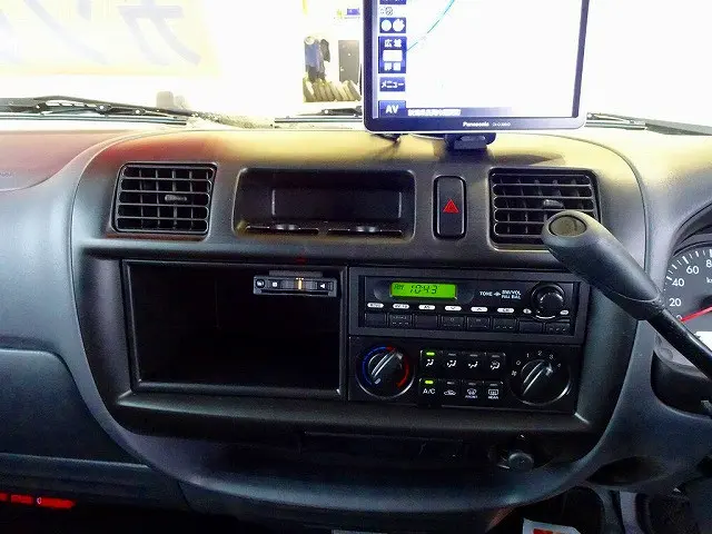 AC　PS　PW　SRS　ABS　キーレス　左ミラー電動角度調整　社外ポータブルナビ/バックカメラ連動/ワンセグTV(CN-G1300VD)　ETC　バックモニター　ドライブレコーダー|マツダ ボンゴバン DBF-SLP2M(4WD)の写真10