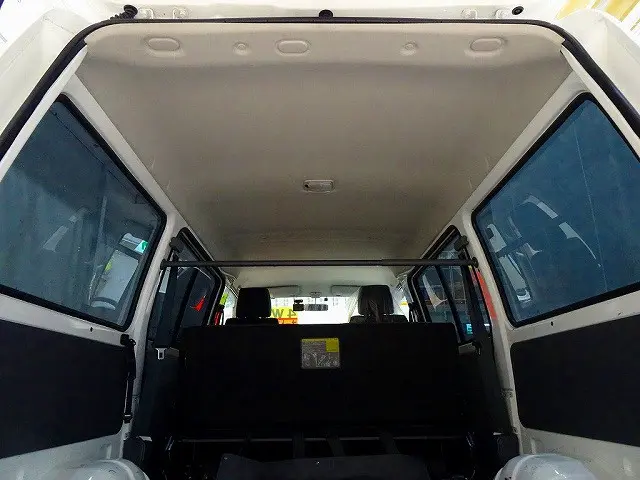 2/5人乗り　5ドア　リアガラス3面スモーク貼り　リアガラス熱線|マツダ ボンゴバン DBF-SLP2M(4WD)の写真32