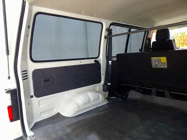 2/5人乗り　5ドア　リアガラス3面スモーク貼り　リアガラス熱線|マツダ ボンゴバン DBF-SLP2M(4WD)の写真33