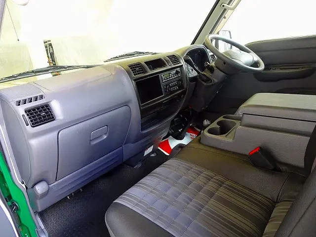 AC　PS　PW　SRS　ABS　キーレス　左ミラー電動角度調整　AM/FMラジオ　間仕切りカーテン付　リアガラス3面プライバシーガラス　リアガラス熱線|マツダ ボンゴバン DBF-SLP2M(4WD)の写真7