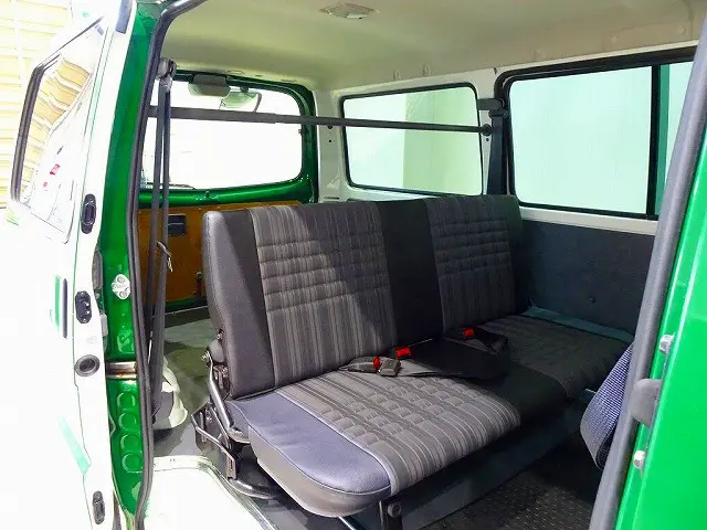 2/5人乗り　5ドア　間仕切りカーテン付　リアガラス3面プライバシーガラス　リアガラス熱線　|マツダ ボンゴバン DBF-SLP2M(4WD)の写真20