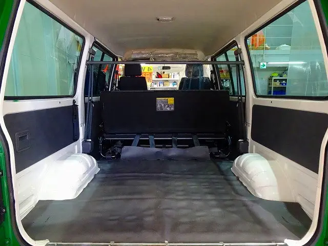 2/5人乗り　5ドア　間仕切りカーテン付　リアガラス3面プライバシーガラス　リアガラス熱線　|マツダ ボンゴバン DBF-SLP2M(4WD)の写真25
