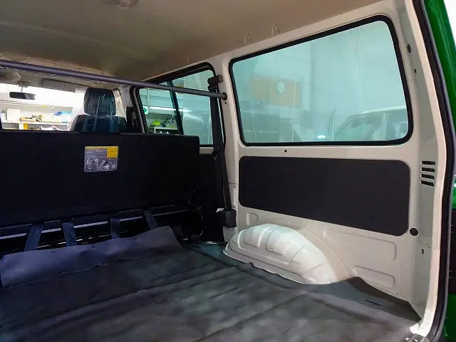 2/5人乗り　5ドア　間仕切りカーテン付　リアガラス3面プライバシーガラス　リアガラス熱線　|マツダ ボンゴバン DBF-SLP2M(4WD)の写真29
