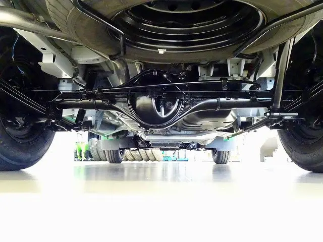 シャーシは 錆止め/マフラー塗装 仕上げに力を入れています。|マツダ ボンゴバン DBF-SLP2M(4WD)の写真33