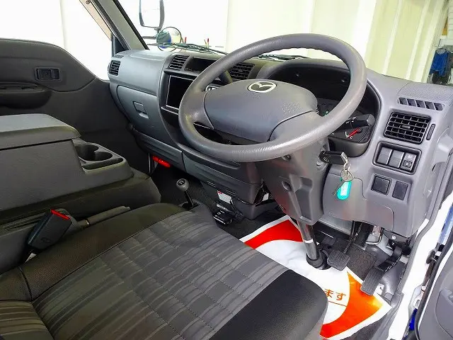 AC　PS　PW　SRS　ABS　キーレス　左ミラー電動角度調整　AM/FMラジオ　ETC　リアガラス3面スモーク貼り　リアガラス熱線|マツダ ボンゴバン DBF-SLP2M(4WD)の写真5