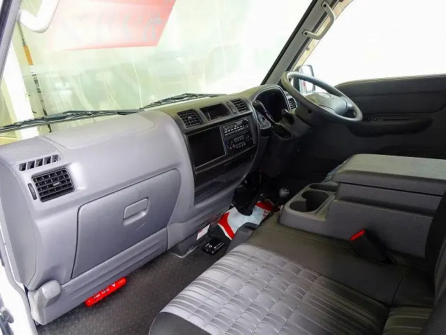 AC　PS　PW　SRS　ABS　キーレス　左ミラー電動角度調整　AM/FMラジオ　ETC　リアガラス3面スモーク貼り　リアガラス熱線|マツダ ボンゴバン DBF-SLP2M(4WD)の写真7