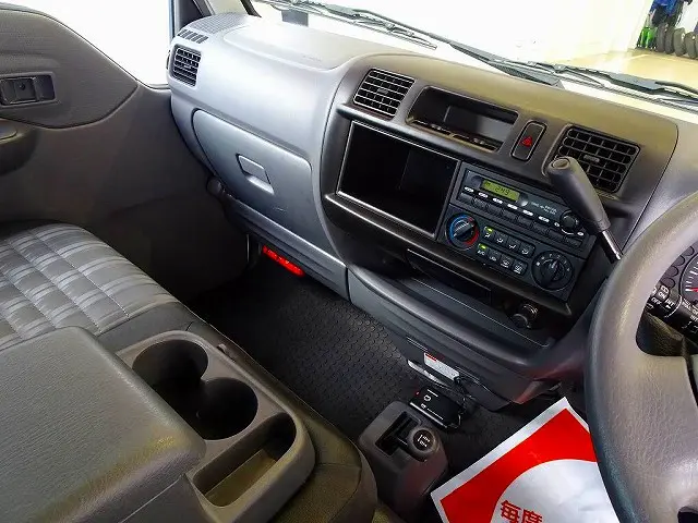 AC　PS　PW　SRS　ABS　キーレス　左ミラー電動角度調整　AM/FMラジオ　ETC　リアガラス3面スモーク貼り　リアガラス熱線|マツダ ボンゴバン DBF-SLP2M(4WD)の写真9