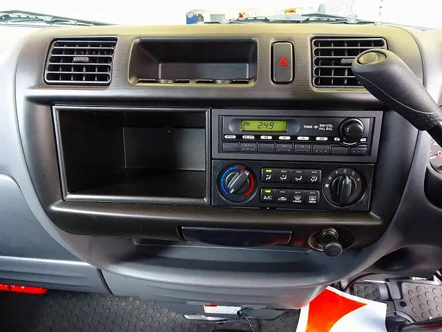 AC　PS　PW　SRS　ABS　キーレス　左ミラー電動角度調整　AM/FMラジオ　ETC　リアガラス3面スモーク貼り　リアガラス熱線|マツダ ボンゴバン DBF-SLP2M(4WD)の写真10