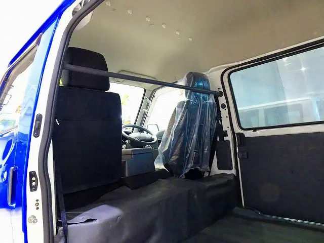 2人乗り　5ドア　リアガラス3面スモーク貼り　リアガラス熱線|マツダ ボンゴバン DBF-SLP2M(4WD)の写真23