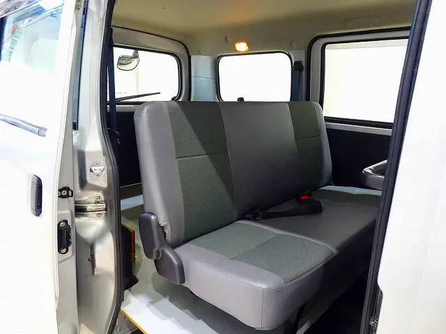 2/5人乗り 5ドア リアヒーター リアガラス熱線 荷室床木製板敷(脱着可) アルミホイール|トヨタ タウンエースバン 5BF-S413M(4WD)の写真21