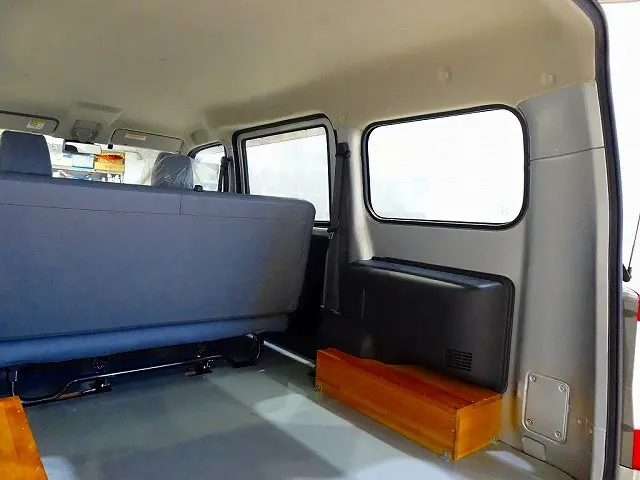 2/5人乗り 5ドア リアヒーター リアガラス熱線 荷室床木製板敷(脱着可) アルミホイール|トヨタ タウンエースバン 5BF-S413M(4WD)の写真30