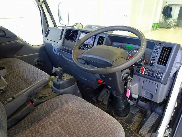いすゞ エルフ 2RG-NKS88A(4WD)の写真5