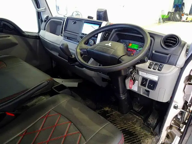 三菱 キャンター 2RG-FBA20(2WD)の写真5
