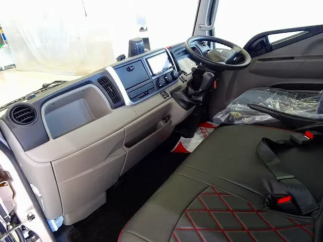 AC　PS　PW　SRS　ABS　キーレス　左電格ミラー　運転席肘掛け　社外メモリーナビ/フルセグTV/DVD(AVIC-RZ810)　ETC　ドライブレコーダー　インパネ5MT|三菱 キャンター 2RG-FBA20(2WD)の写真7