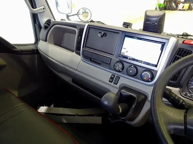 三菱 キャンター 2RG-FBA20(2WD)の写真9