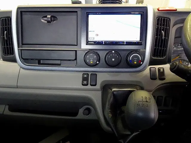 三菱 キャンター 2RG-FBA20(2WD)の写真10