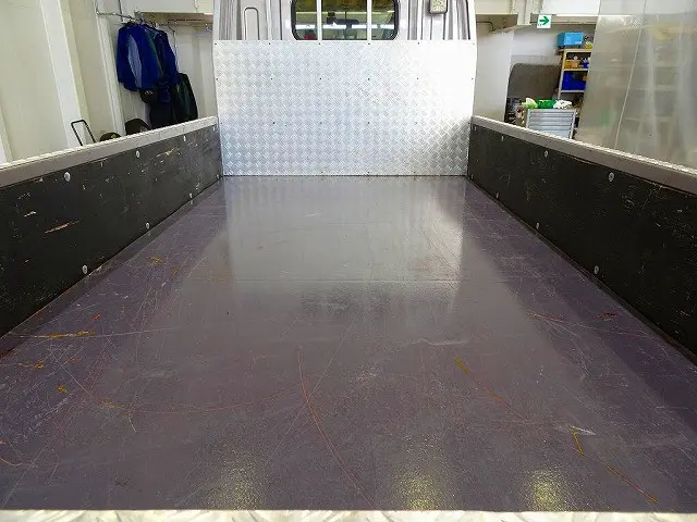 荷台内寸：311×161×38　三方開　床鉄板張り　アオリ三方上部アルミ縞鋼板張り　前立てアルミ縞鋼板張り　鳥居LED作業灯1個　リアアオリチェーン2個|三菱 キャンター 2RG-FBA20(2WD)の写真22