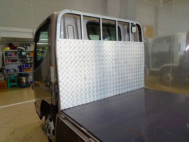荷台内寸：311×161×38　三方開　床鉄板張り　アオリ三方上部アルミ縞鋼板張り　前立てアルミ縞鋼板張り　鳥居LED作業灯1個　リアアオリチェーン2個|三菱 キャンター 2RG-FBA20(2WD)の写真26