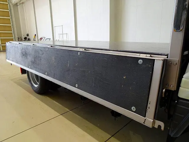 荷台内寸：311×161×38　三方開　床鉄板張り　アオリ三方上部アルミ縞鋼板張り　前立てアルミ縞鋼板張り　鳥居LED作業灯1個　リアアオリチェーン2個|三菱 キャンター 2RG-FBA20(2WD)の写真27