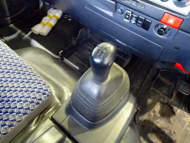 いすゞ エルフ 2RG-NPS88AR(4WD)の写真14