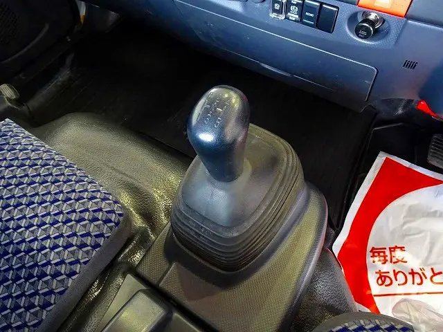 フロア5MT|いすゞ エルフ 2RG-NPS88AR(4WD)の写真15