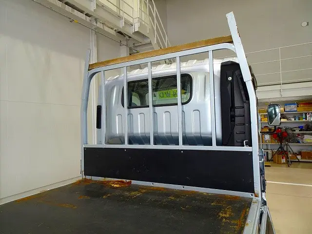 荷台内寸:436×208×38 三方開 左右セイコーラック リアアオリ内鉄板張り リアアオリチェーン2個 前立て鳥居左右角出し/枕木取付(ボルト止め脱着可)|いすゞ エルフ 2RG-NPS88AR(4WD)の写真23