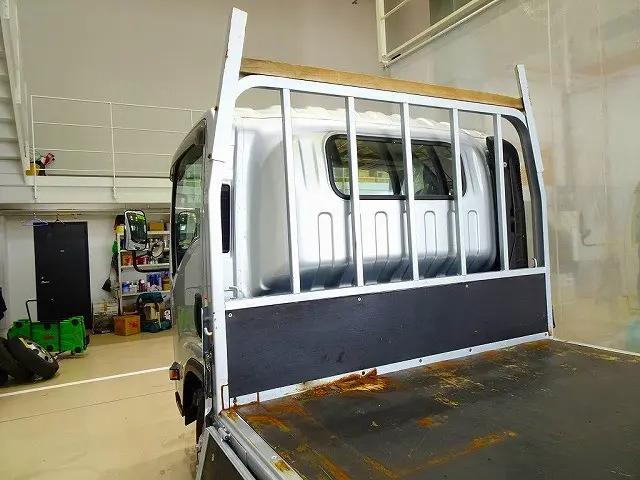 荷台内寸:436×208×38 三方開 左右セイコーラック リアアオリ内鉄板張り リアアオリチェーン2個 前立て鳥居左右角出し/枕木取付(ボルト止め脱着可)|いすゞ エルフ 2RG-NPS88AR(4WD)の写真24