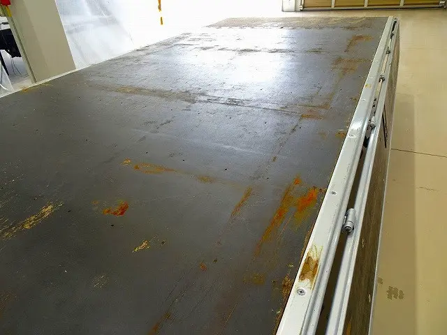 荷台内寸:436×208×38 三方開 左右セイコーラック リアアオリ内鉄板張り リアアオリチェーン2個 前立て鳥居左右角出し/枕木取付(ボルト止め脱着可)|いすゞ エルフ 2RG-NPS88AR(4WD)の写真28