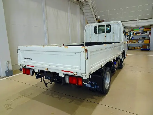 いすゞ エルフ 2RG-NJR88A(2WD)の写真3