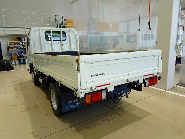 いすゞ エルフ 2RG-NJR88A(2WD)の写真4