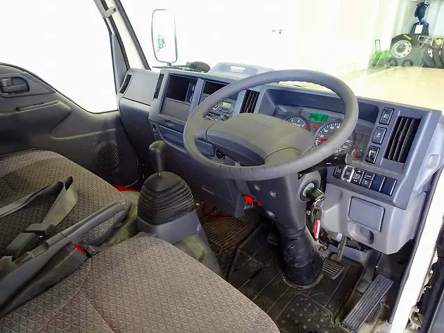 いすゞ エルフ 2RG-NJR88A(2WD)の写真5
