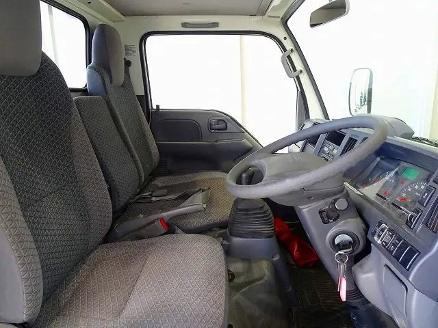 いすゞ エルフ 2RG-NJR88A(2WD)の写真6