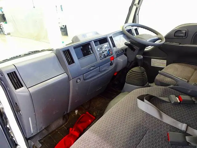 いすゞ エルフ 2RG-NJR88A(2WD)の写真7