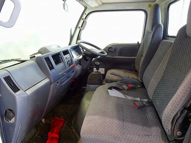 いすゞ エルフ 2RG-NJR88A(2WD)の写真8