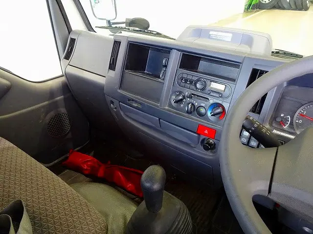 いすゞ エルフ 2RG-NJR88A(2WD)の写真9