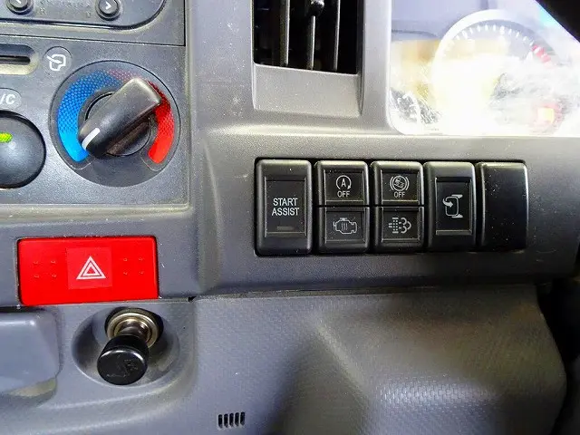 いすゞ エルフ 2RG-NJR88A(2WD)の写真12