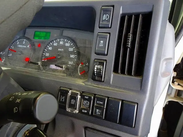 いすゞ エルフ 2RG-NJR88A(2WD)の写真16