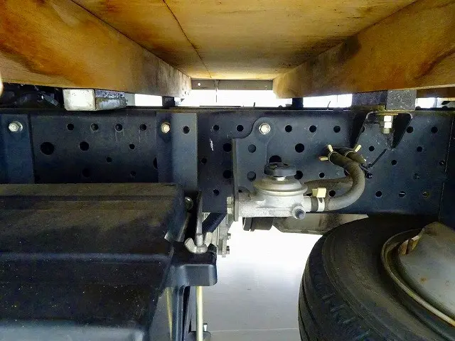 いすゞ エルフ 2RG-NJR88A(2WD)の写真28