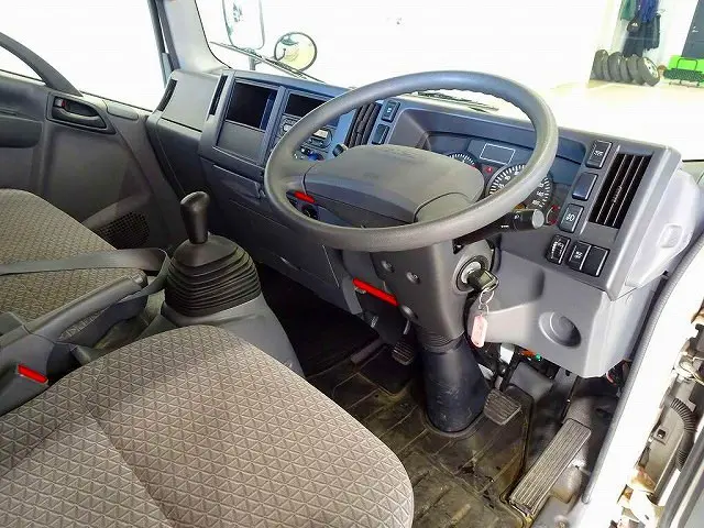 いすゞ エルフ TRG-NLR85AN(2WD)の写真5