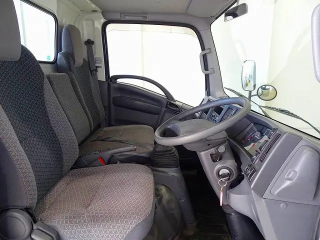 いすゞ エルフ TRG-NLR85AN(2WD)の写真6