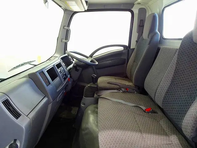 いすゞ エルフ TRG-NLR85AN(2WD)の写真8