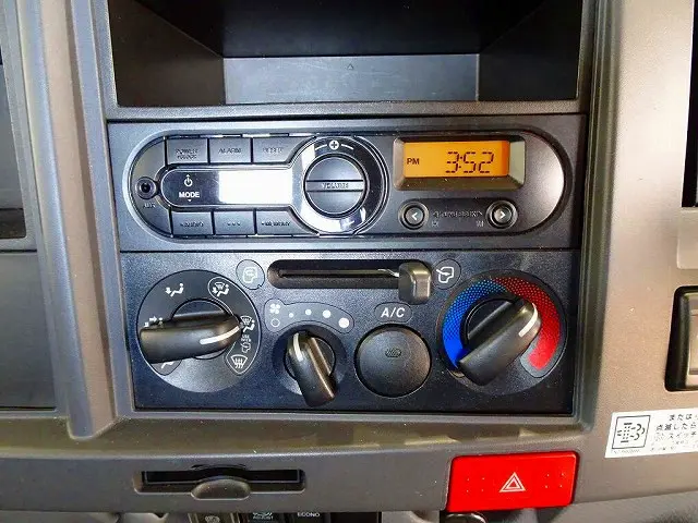 いすゞ エルフ TRG-NLR85AN(2WD)の写真11