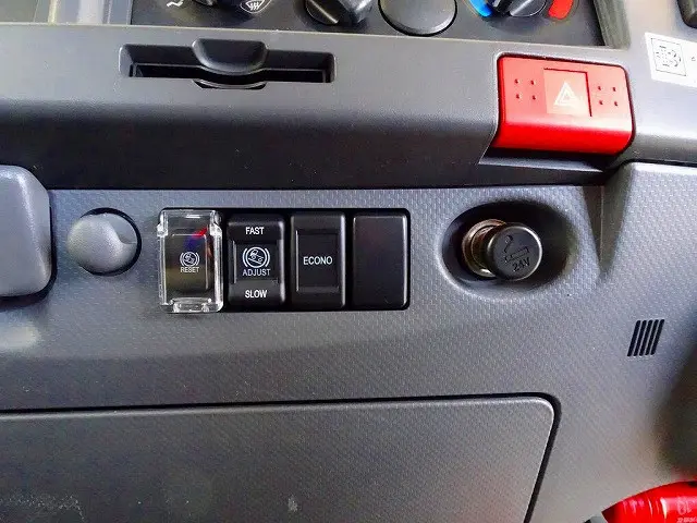 いすゞ エルフ TRG-NLR85AN(2WD)の写真14