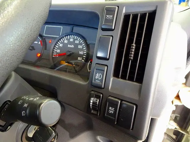 いすゞ エルフ TRG-NLR85AN(2WD)の写真17