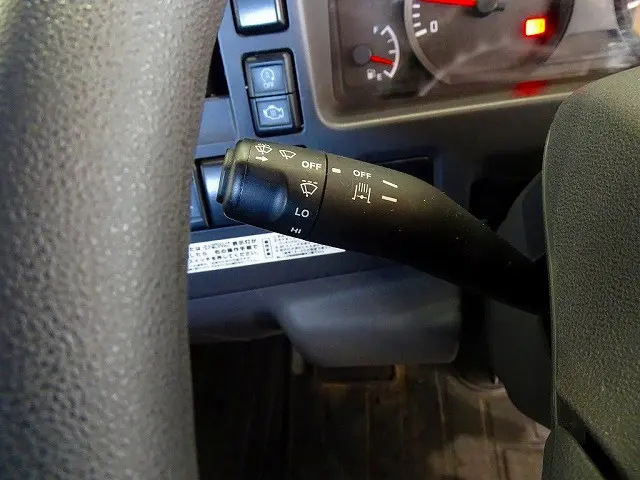 いすゞ エルフ TRG-NLR85AN(2WD)の写真18