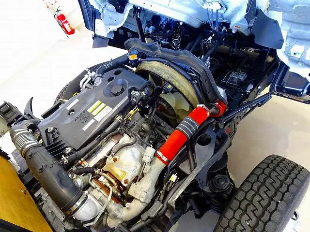 エンジンルーム|いすゞ エルフ TRG-NLR85AN(2WD)の写真32